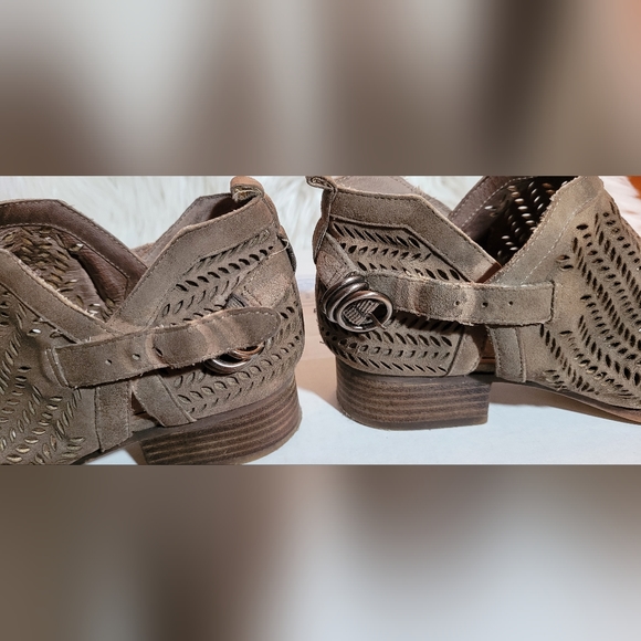 Vince Camuto Campina Bootie Tan Size 6 1/2 M - Picture 8 of 11